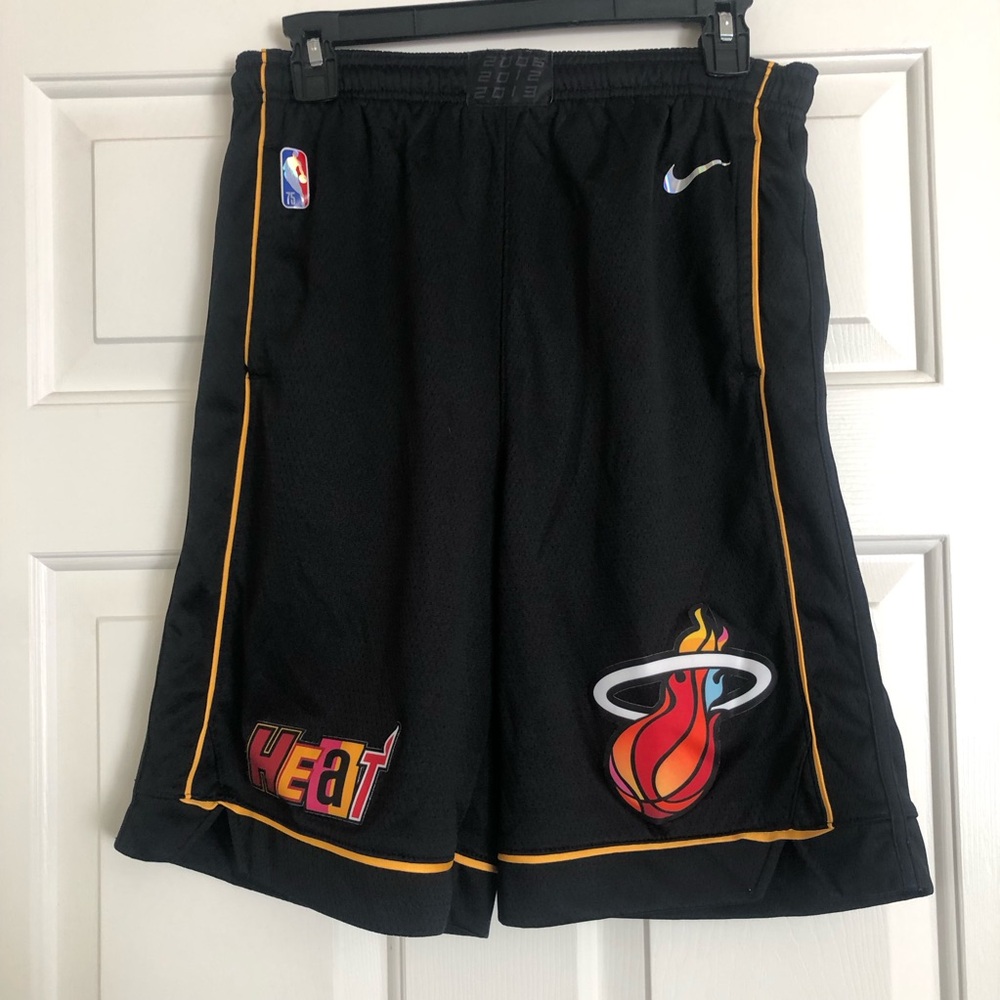 Nike Black Miami Heat Icon City Edition Swingman Shorts Boys Youth XL Dri-Fit